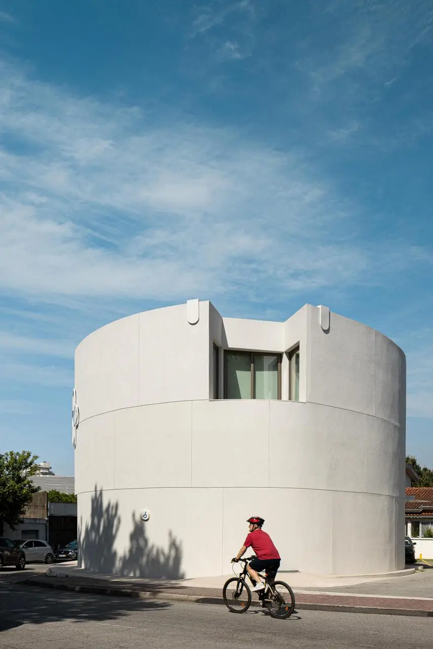 Farmácia São João arquitetura Tsou Arquitectos e fotografia Ivo Tavares